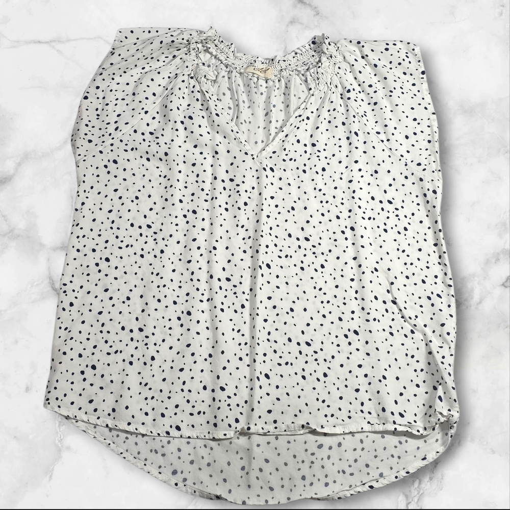 CiCi Sleeveless White Blouse Shirt Top with Navy Polka  Dots Size Medium (M) B64